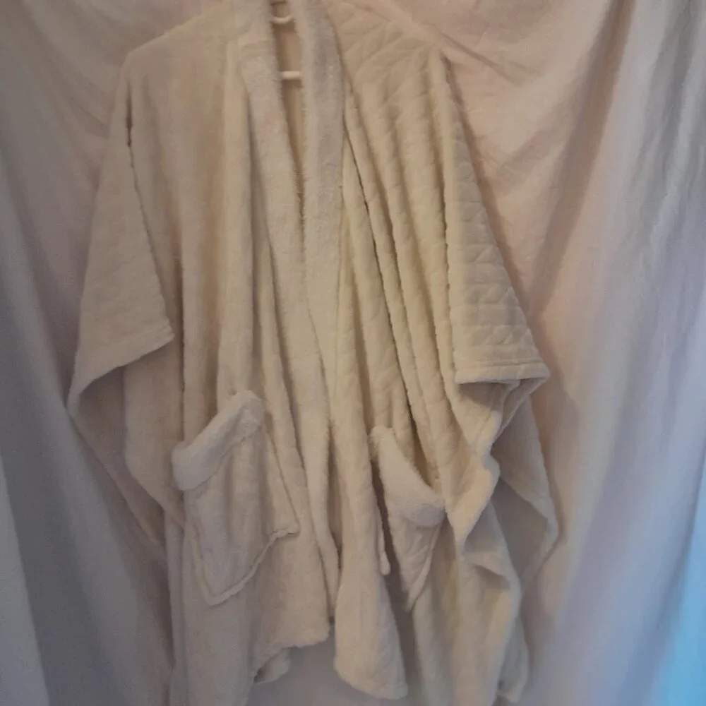 Macy's Charter Club Cozy Plush Wrap Wearable Poncho Shawl Blanket with Pockets - Picture 1 of 10